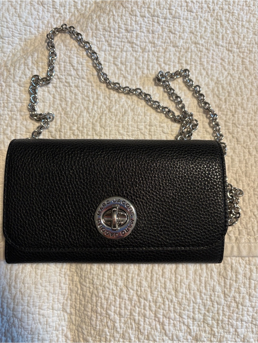 Marc Jacobs Signet Turnlock leather shoulder bag. In EUC No Callouts.